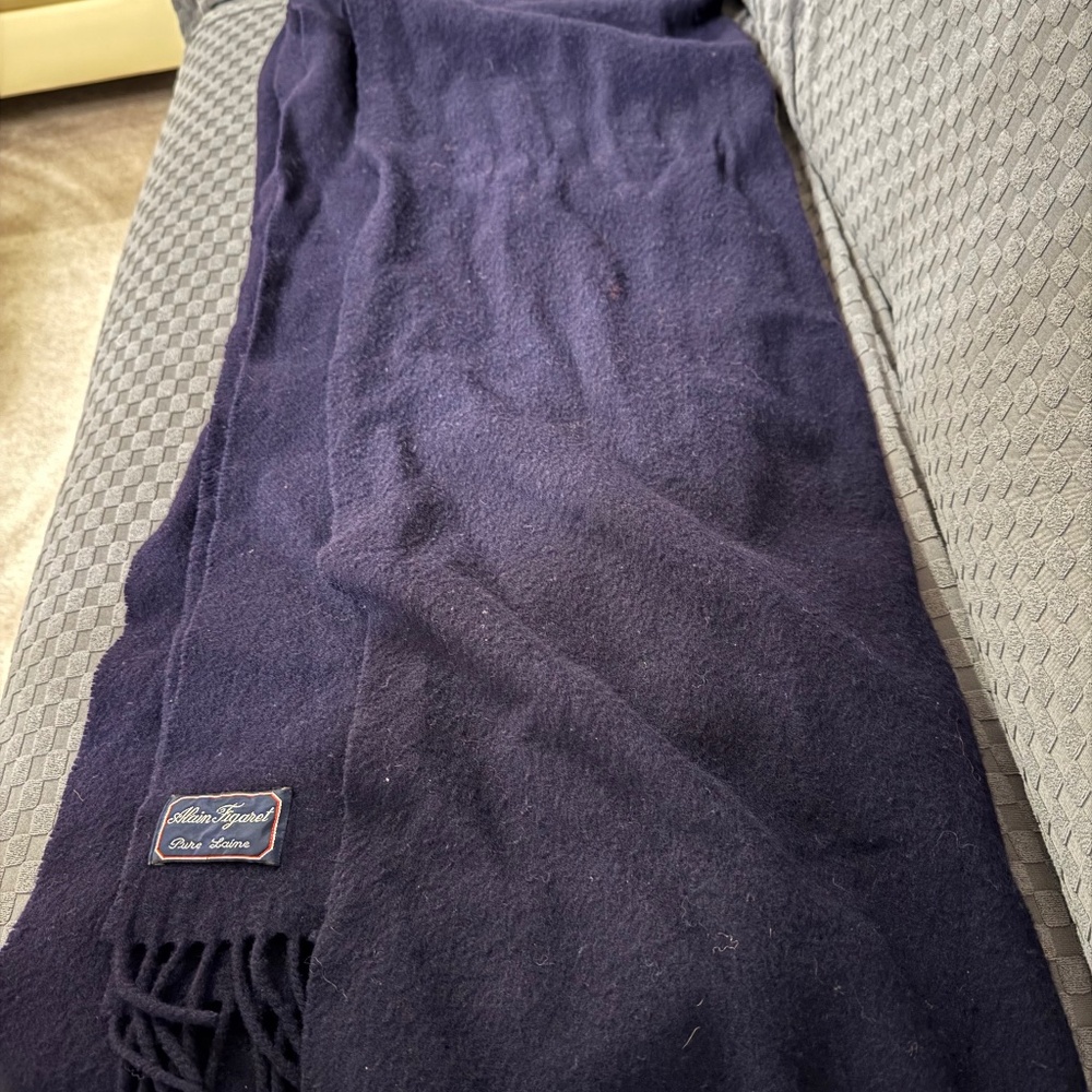 Alain figaret navy scarf